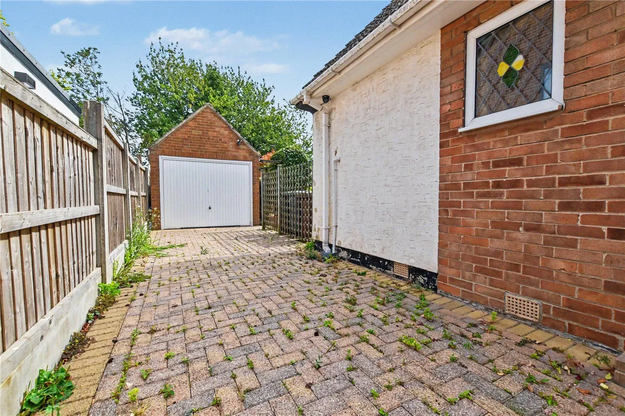 The Roundway, Morley, LS27, photo 19