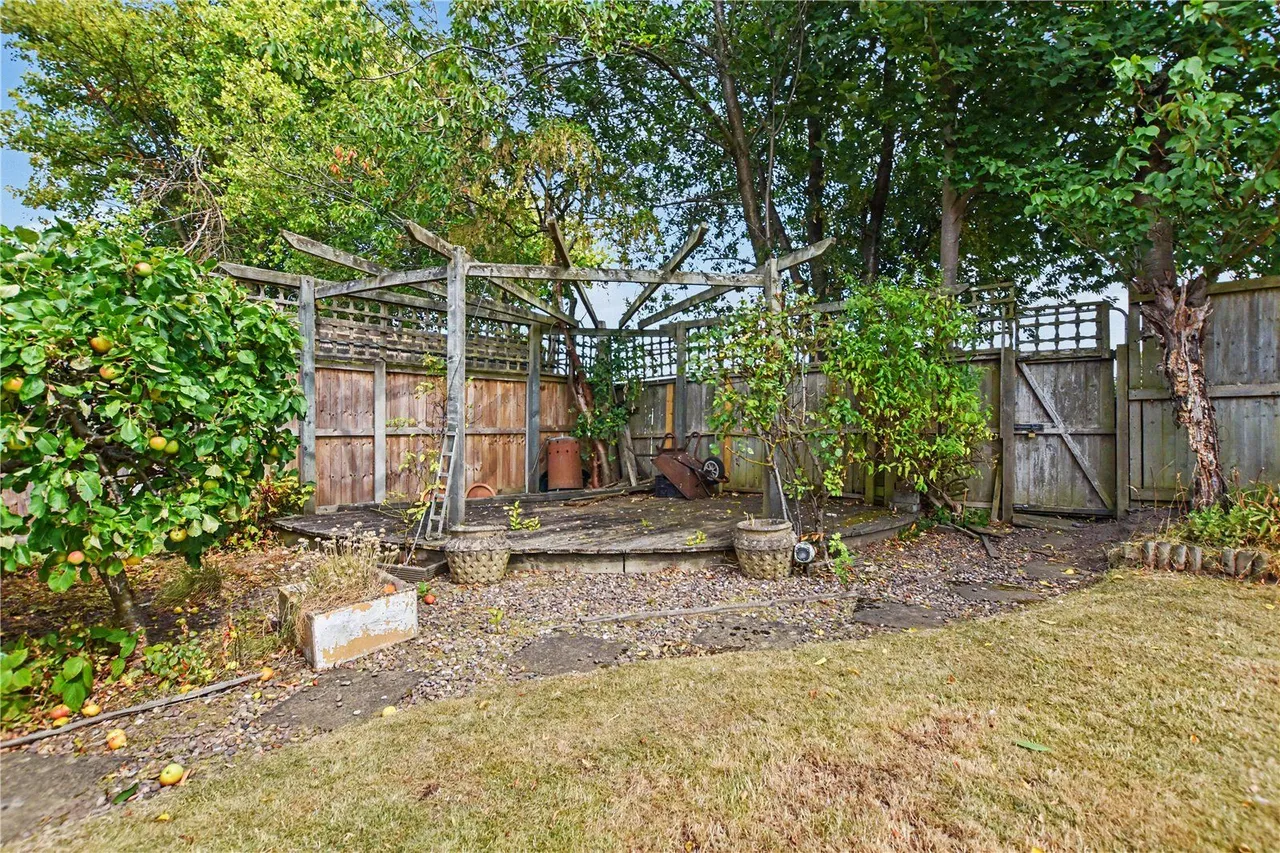 The Roundway, Morley, LS27, photo 12