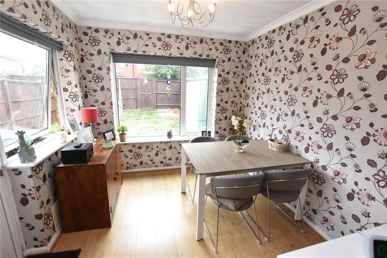 Dart Road, Farnborough, Hampshire, GU14 9PA, photo 4