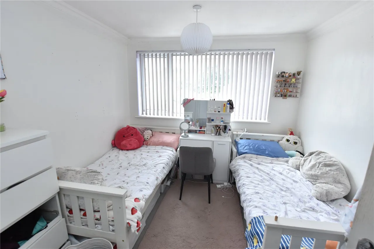 Dart Road, Farnborough, Hampshire, GU14 9PA, photo 10
