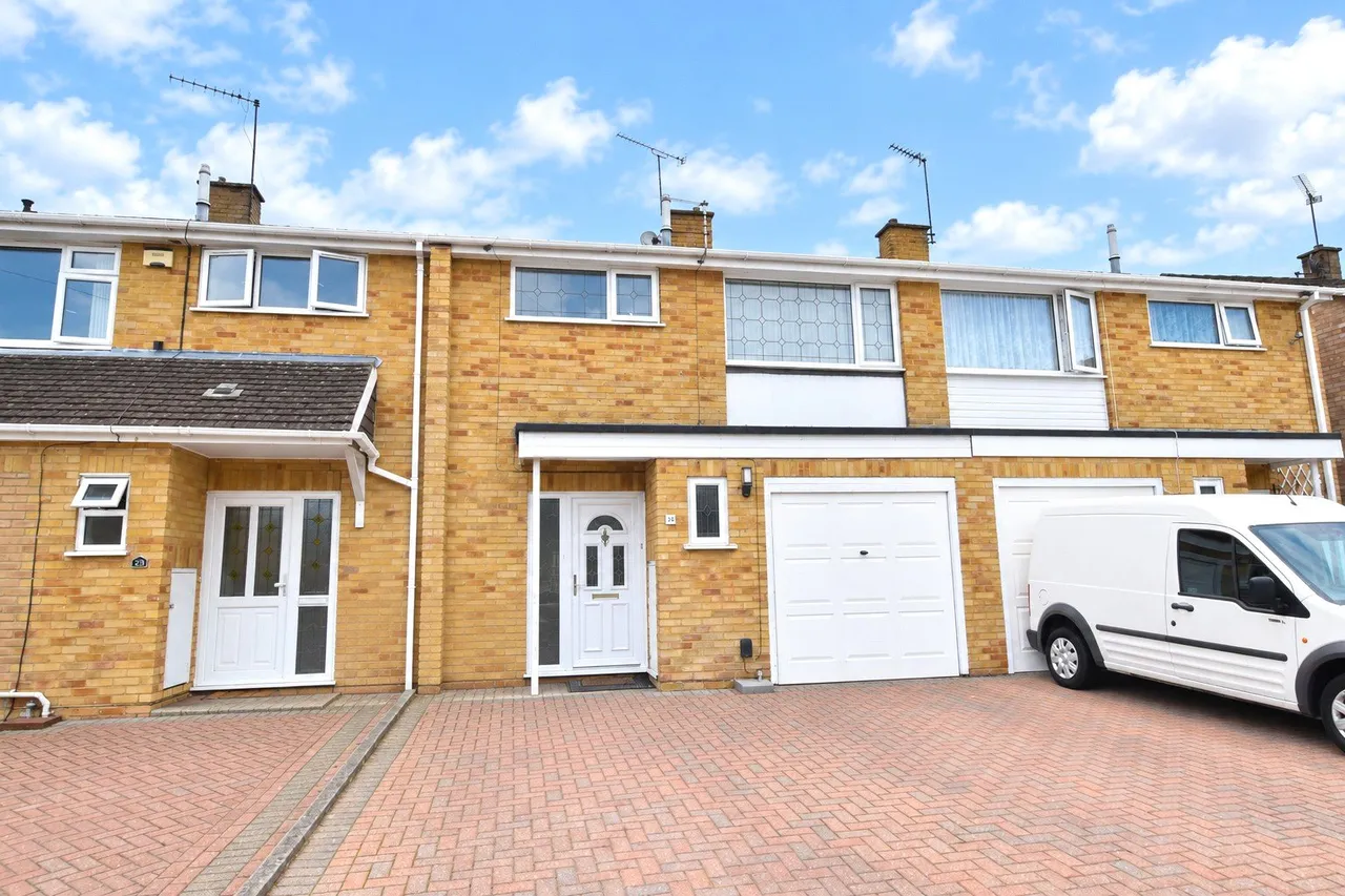 3 bed house for sale — Dart Road, Farnborough, Hampshire, GU14 9PA