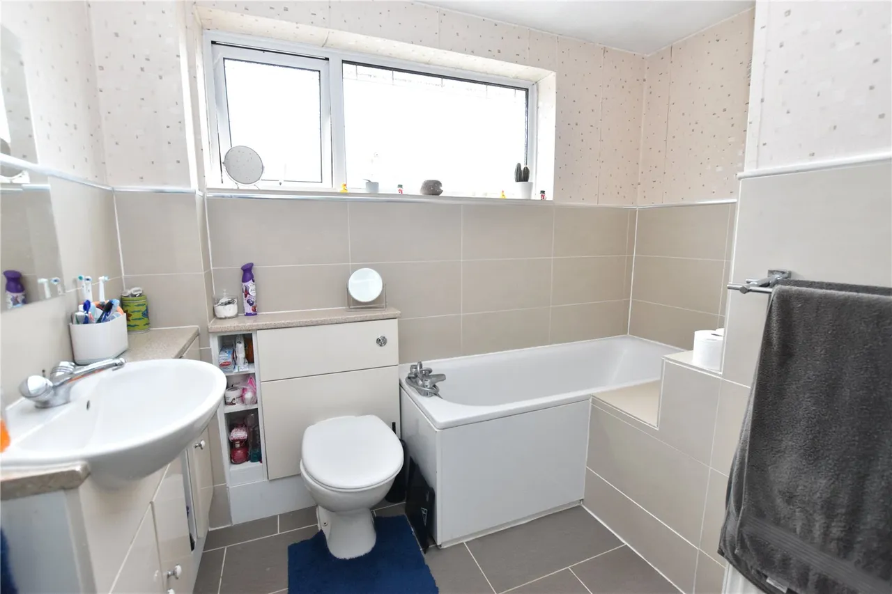 Dart Road, Farnborough, Hampshire, GU14 9PA, photo 13