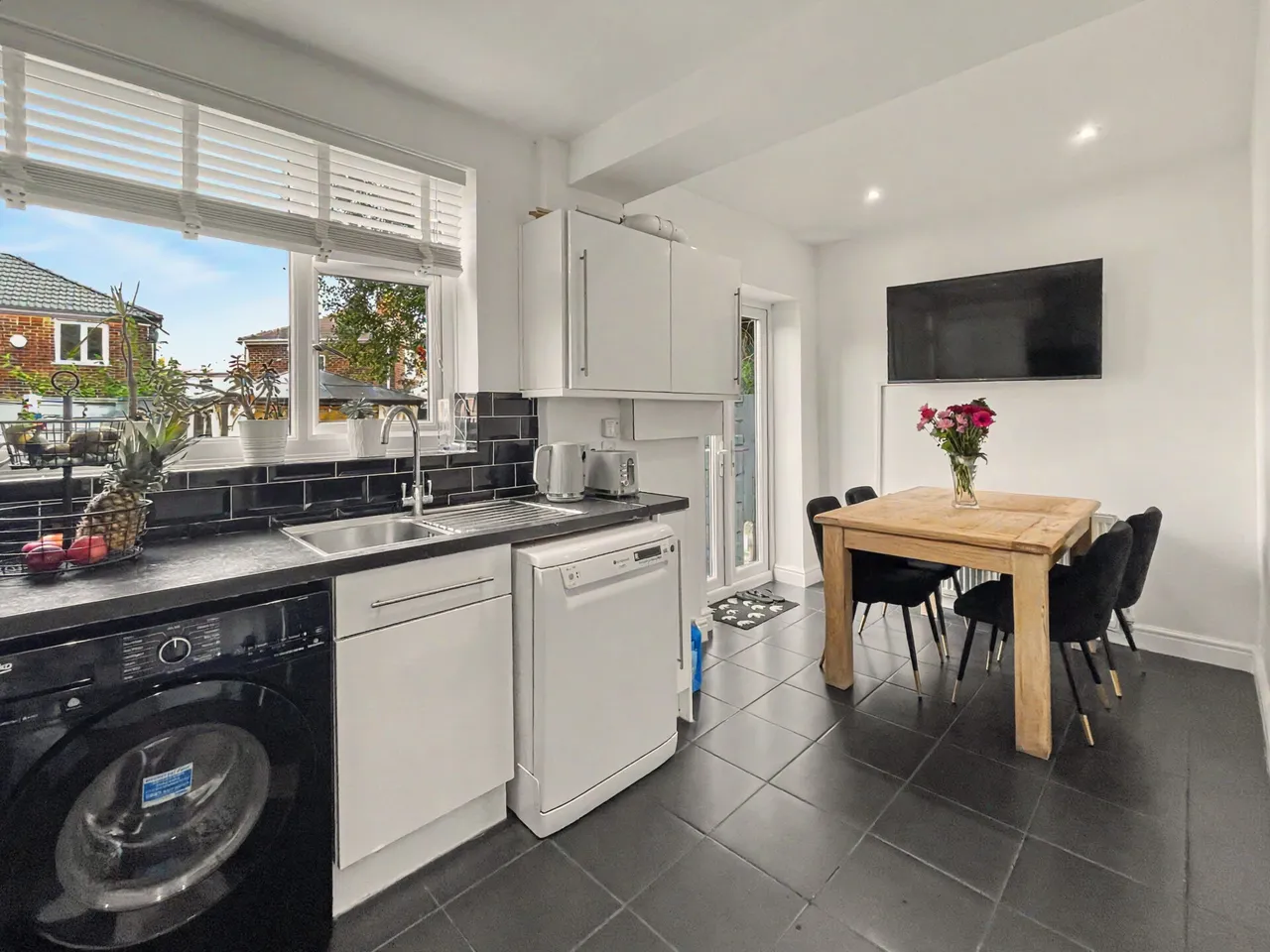 Buckingham Avenue, Whitefield, M45, photo 3