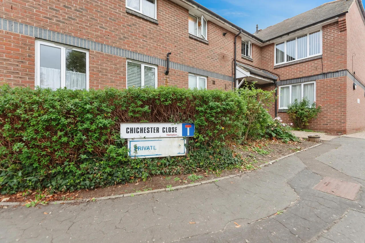 Chichester Close, Hampton, TW12, photo 20