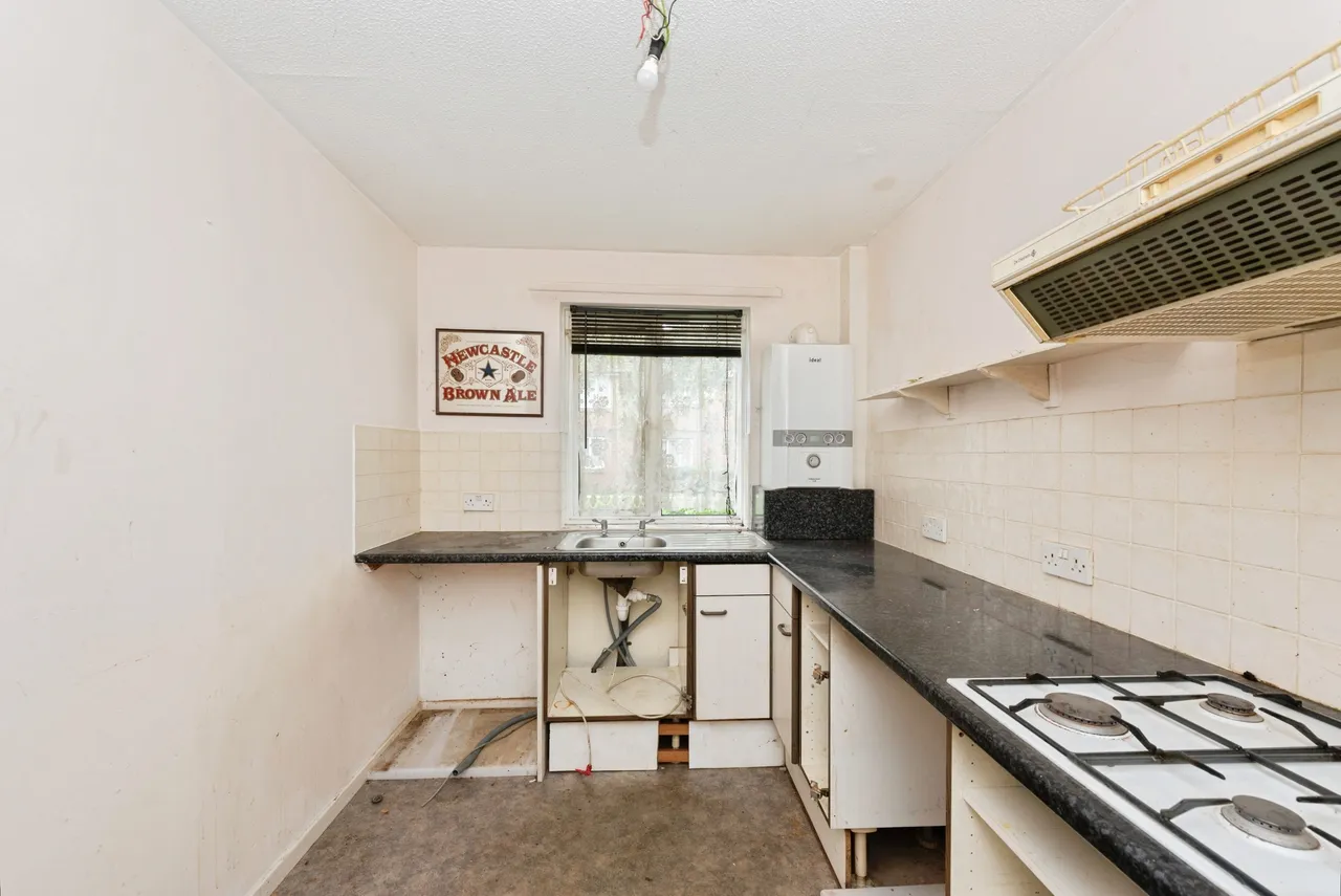 Chichester Close, Hampton, TW12, photo 6