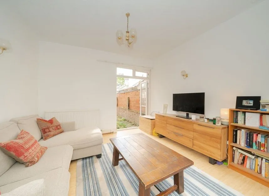 Aldbourne Road, Shepherds Bush, W12, photo 3