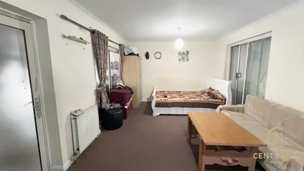Spring Grove Road, Hounslow, TW3, photo 3
