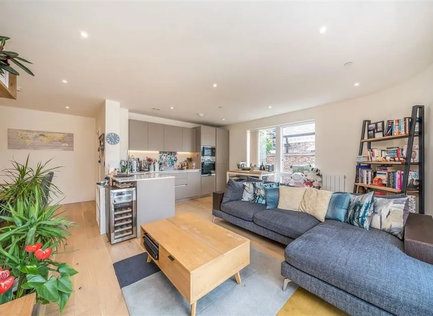 2 bed flat for sale — New Warren Lane, Blackheath, SE18