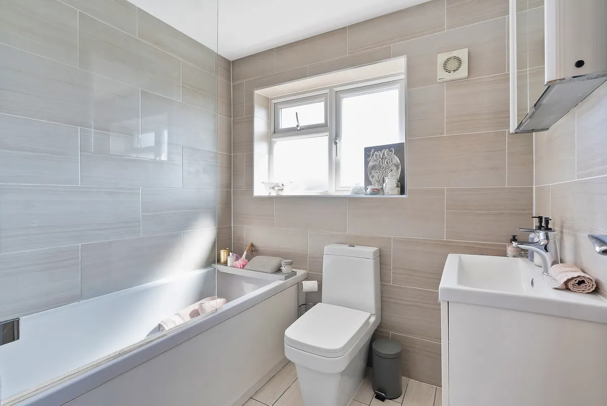 Ashford, TW15, photo 14