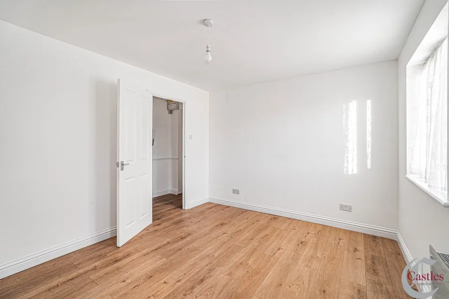 Celadon Close, Enfield, EN3, photo 9