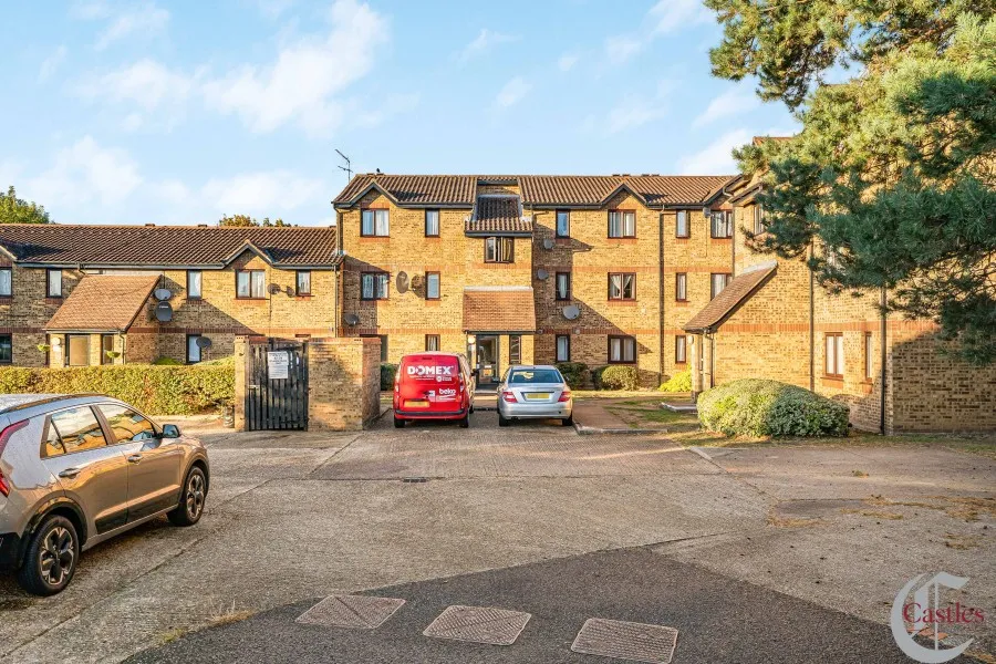 Celadon Close, Enfield, EN3, photo 11