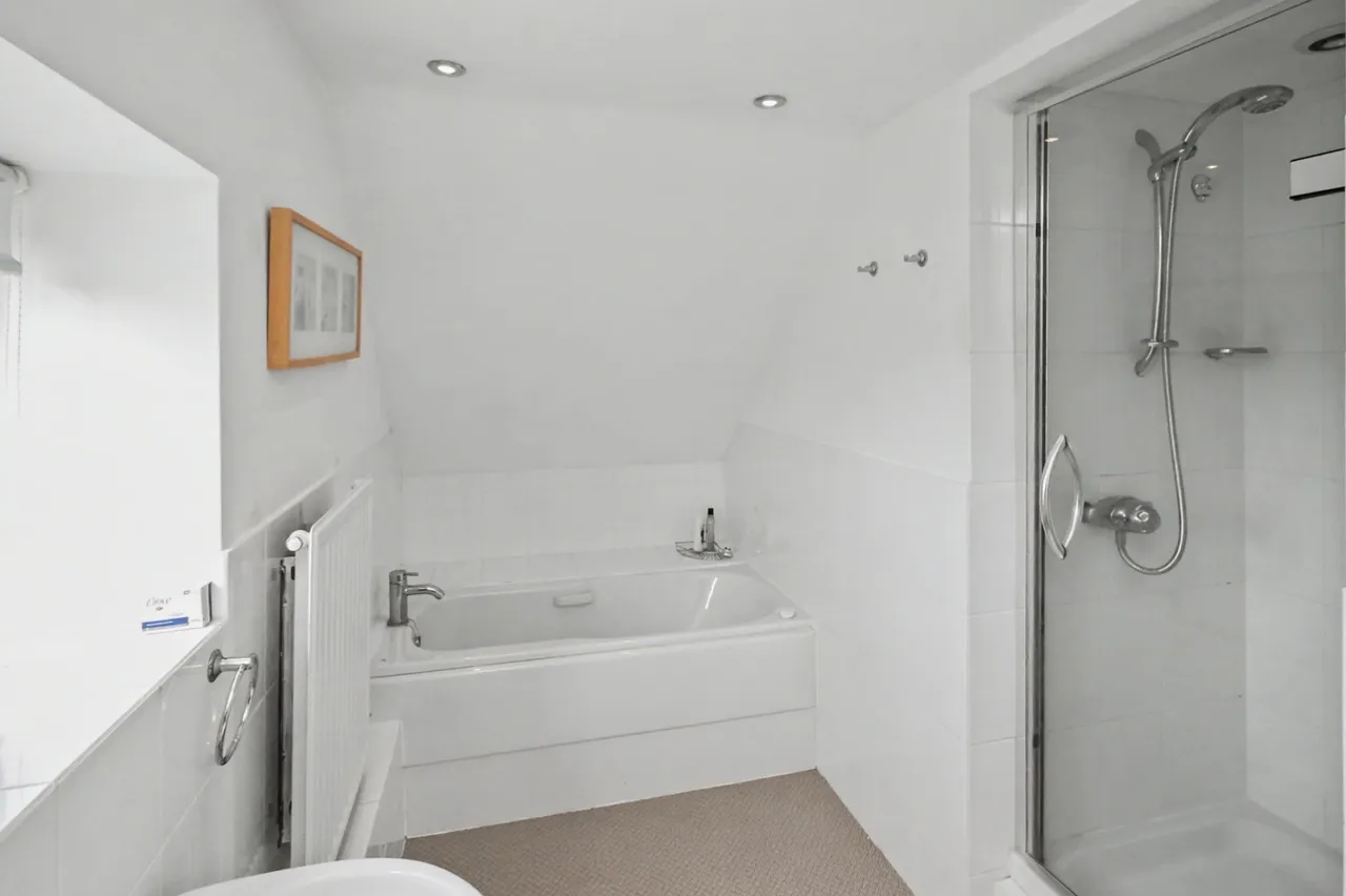 Private and Convenient Home in the He, photo 7