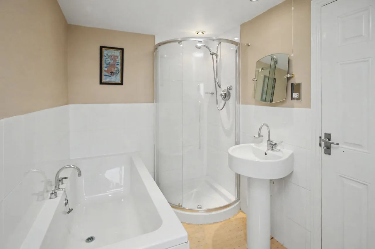 Private and Convenient Home in the He, photo 9