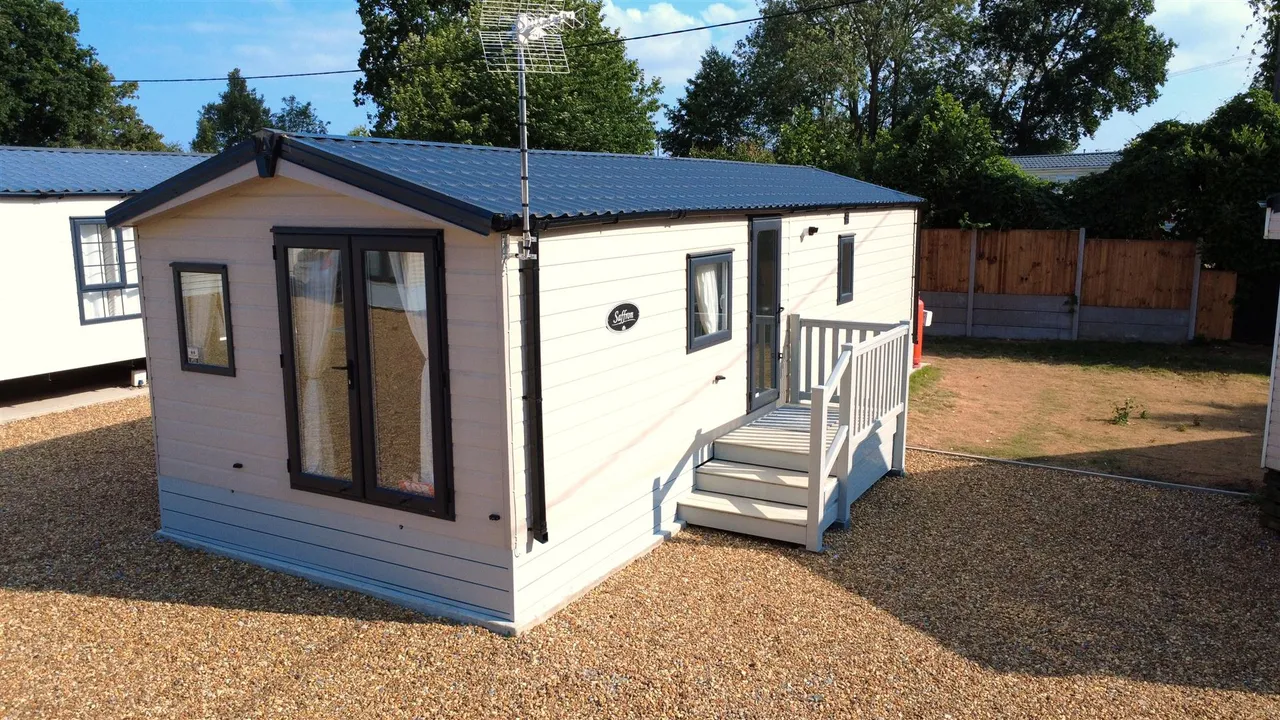 2 bed property for sale, Little Lakeland Caravan Park, Wortwell, IP20