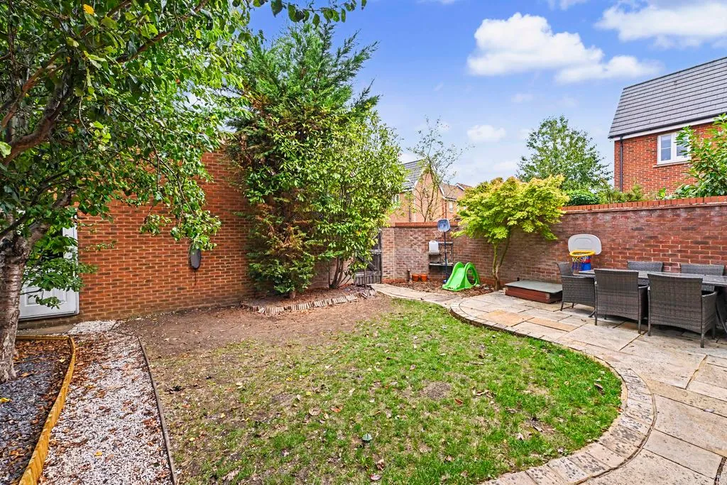 Lancaster Way, Pitstone, LU7, photo 19