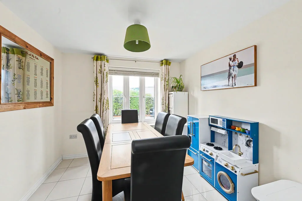 Lancaster Way, Pitstone, LU7, photo 5