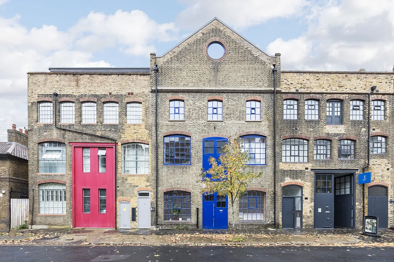 3 bed flat for sale — Queens Row, LONDON, SE17