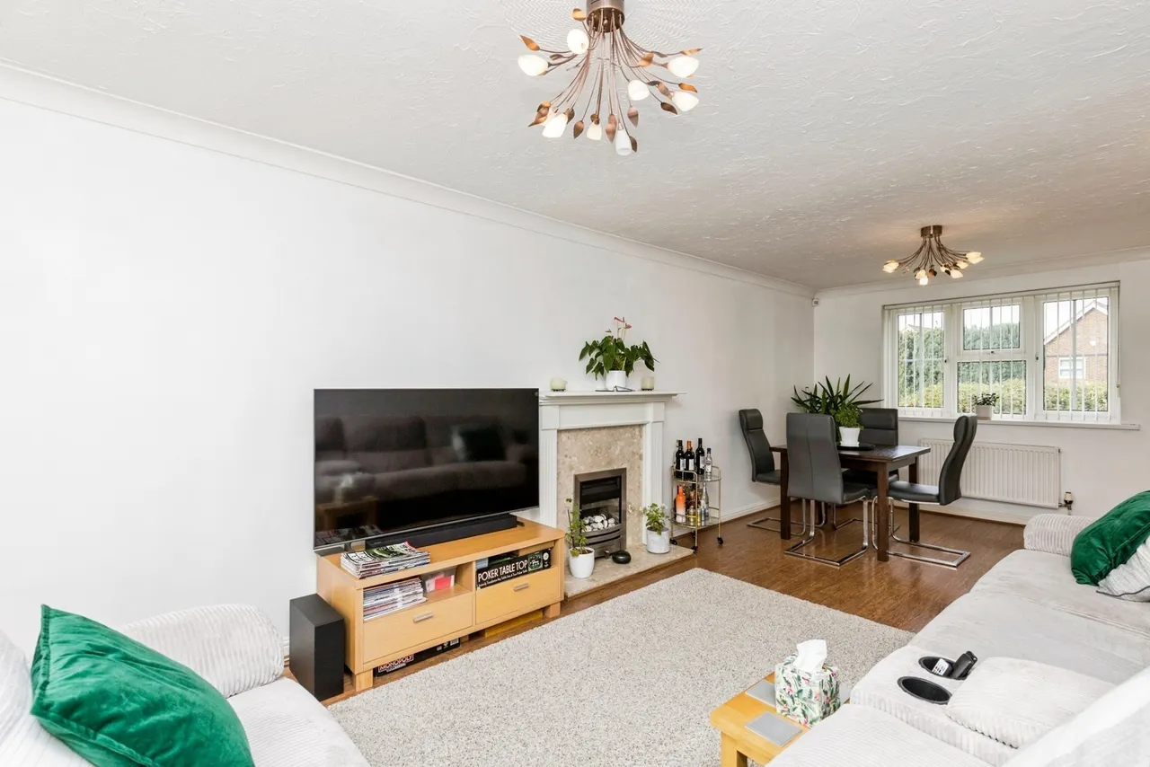 Moorland Road, Maidenbower, RH10, photo 3