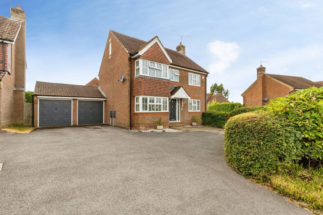 5 bed house for sale, Moorland Road, Maidenbower, RH10