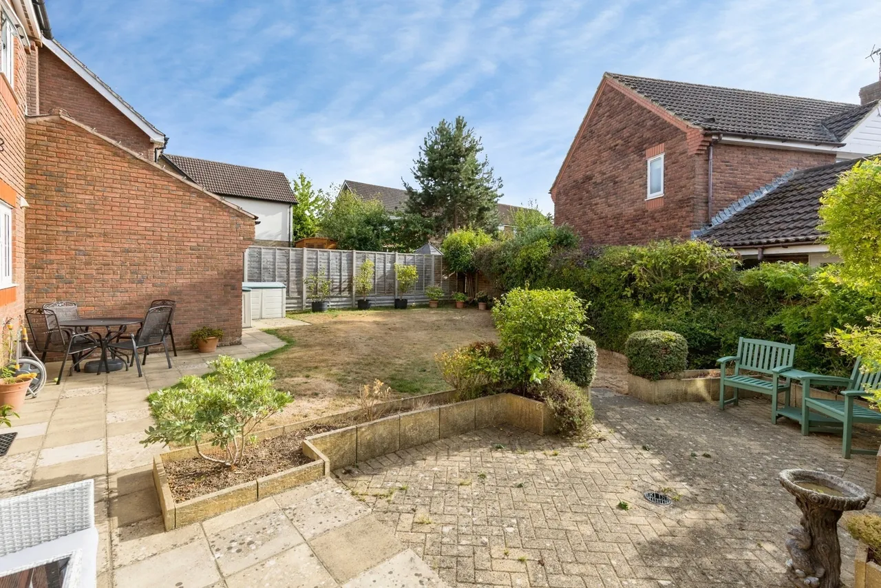 Moorland Road, Maidenbower, RH10, photo 5