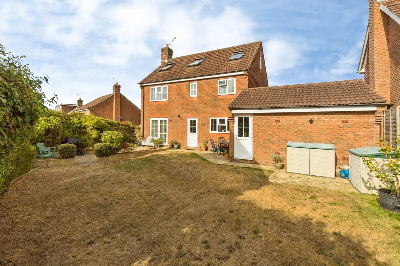 Moorland Road, Maidenbower, RH10, photo 4