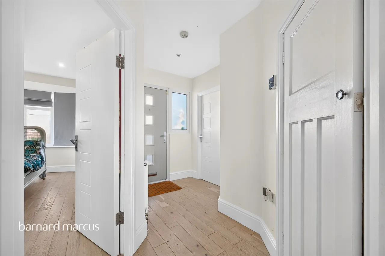 Firswood Avenue, Epsom, KT19, photo 8