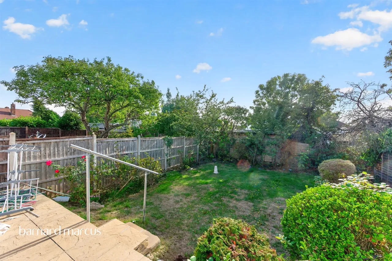 Firswood Avenue, Epsom, KT19, photo 7