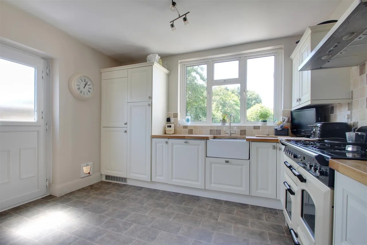 St. Andrews Road, Worthing, photo 9