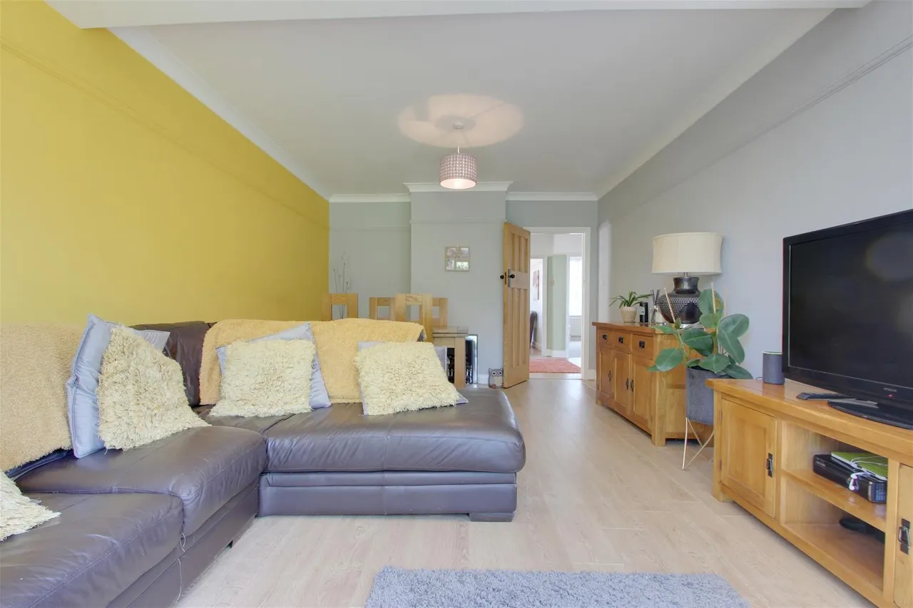 St. Andrews Road, Worthing, photo 2