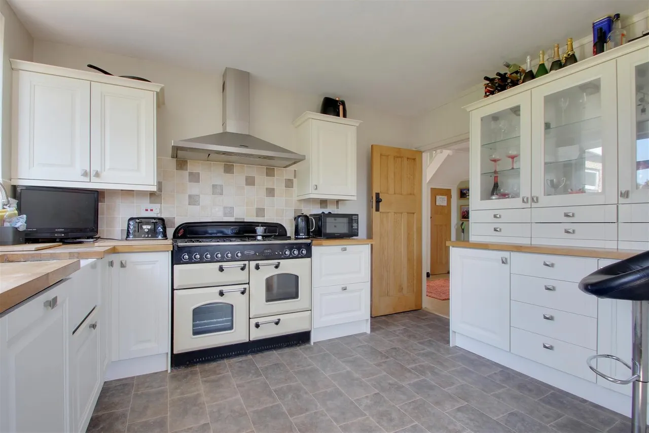 St. Andrews Road, Worthing, photo 8