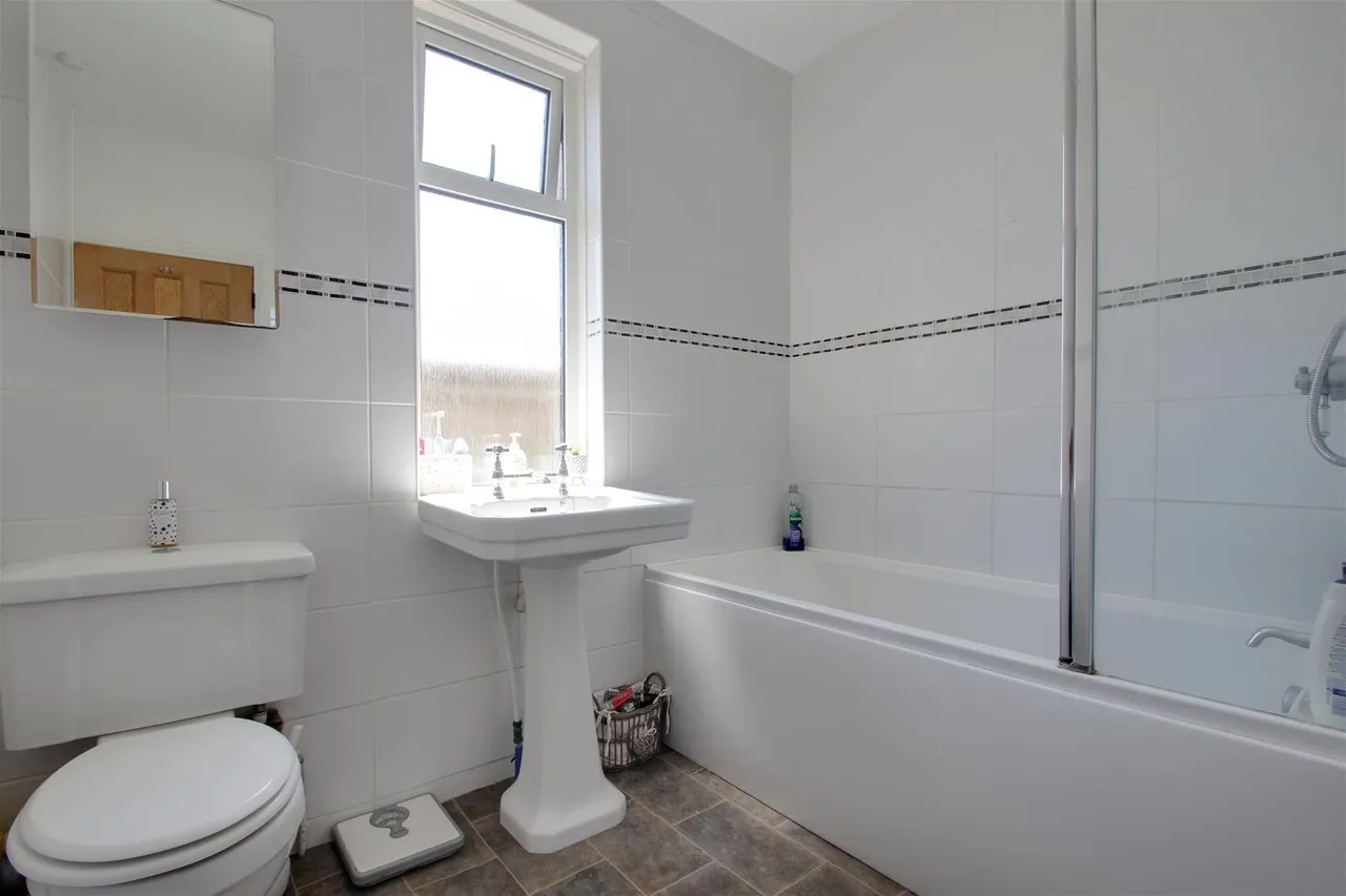 St. Andrews Road, Worthing, photo 10