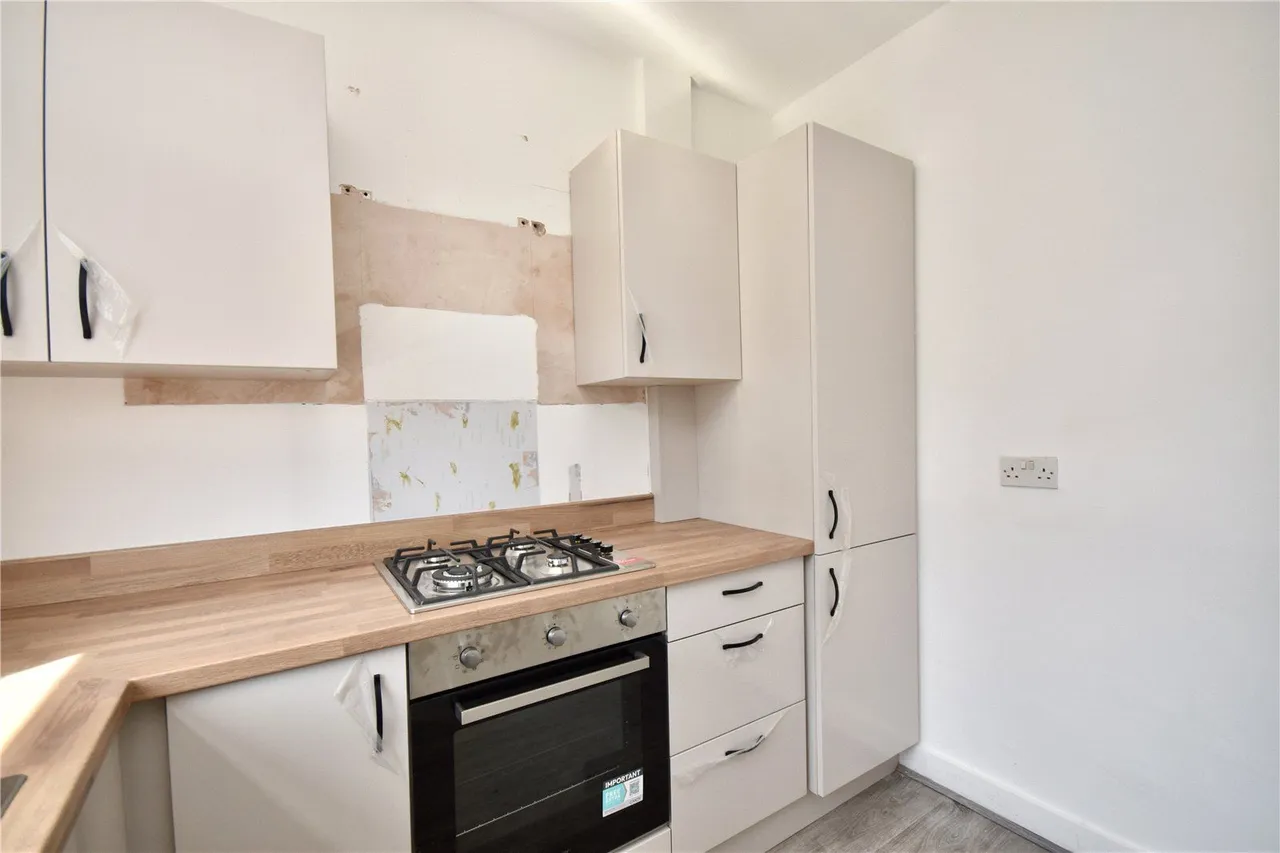 Bowler Street, Shaw, OL2, photo 6