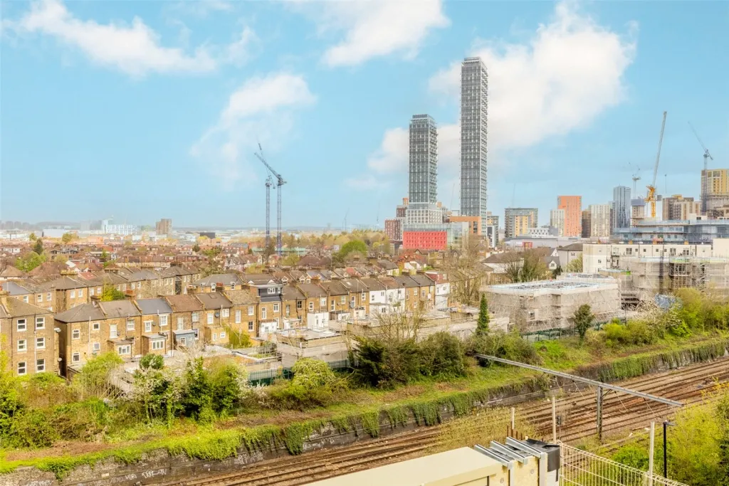 Heartwood Boulevard, Acton, W3, photo 10