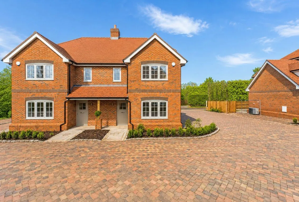 Bramall Place, Bowling Alley, GU10, photo 12