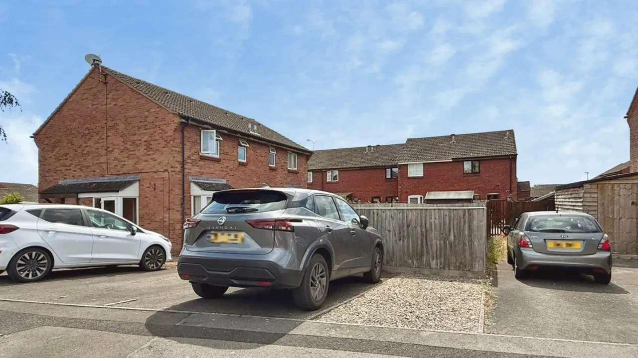 Phipps Close, Westbury, photo 8