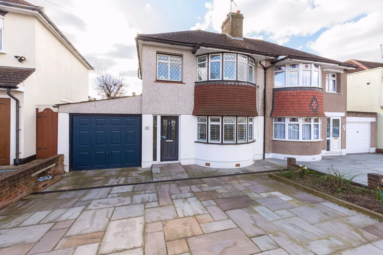 3 bed house for sale — Okehampton Crescent, Welling