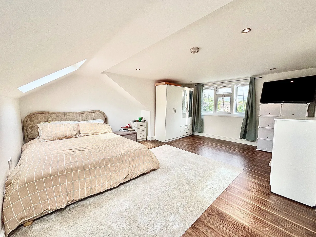 3 bed house to rent — Muggeridge Road, Dagenham, RM10 7BG