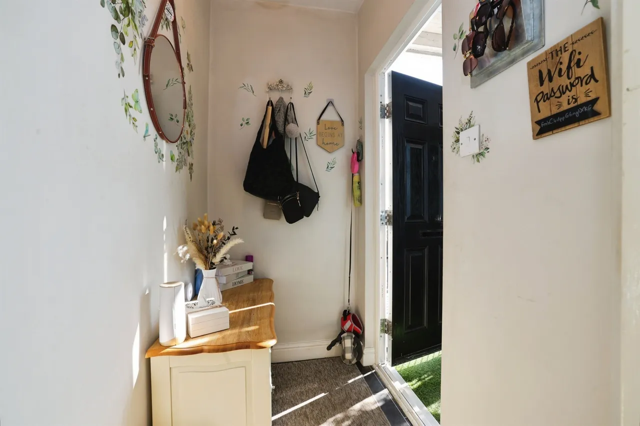 William Street, Calne, SN11, photo 3