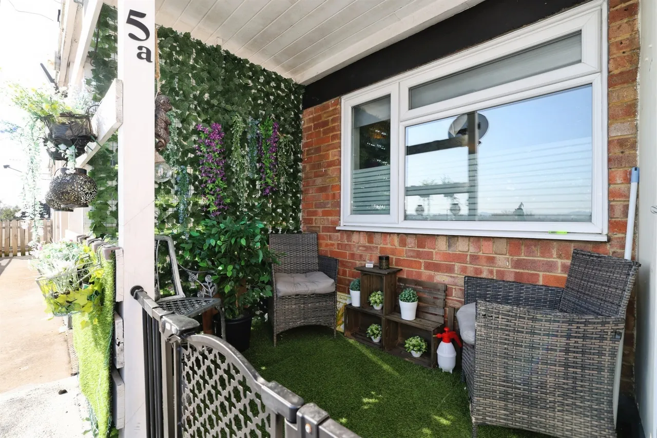 William Street, Calne, SN11, photo 12