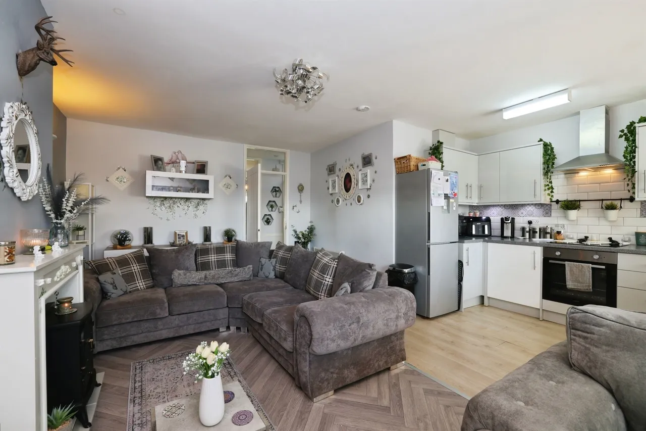 William Street, Calne, SN11, photo 5