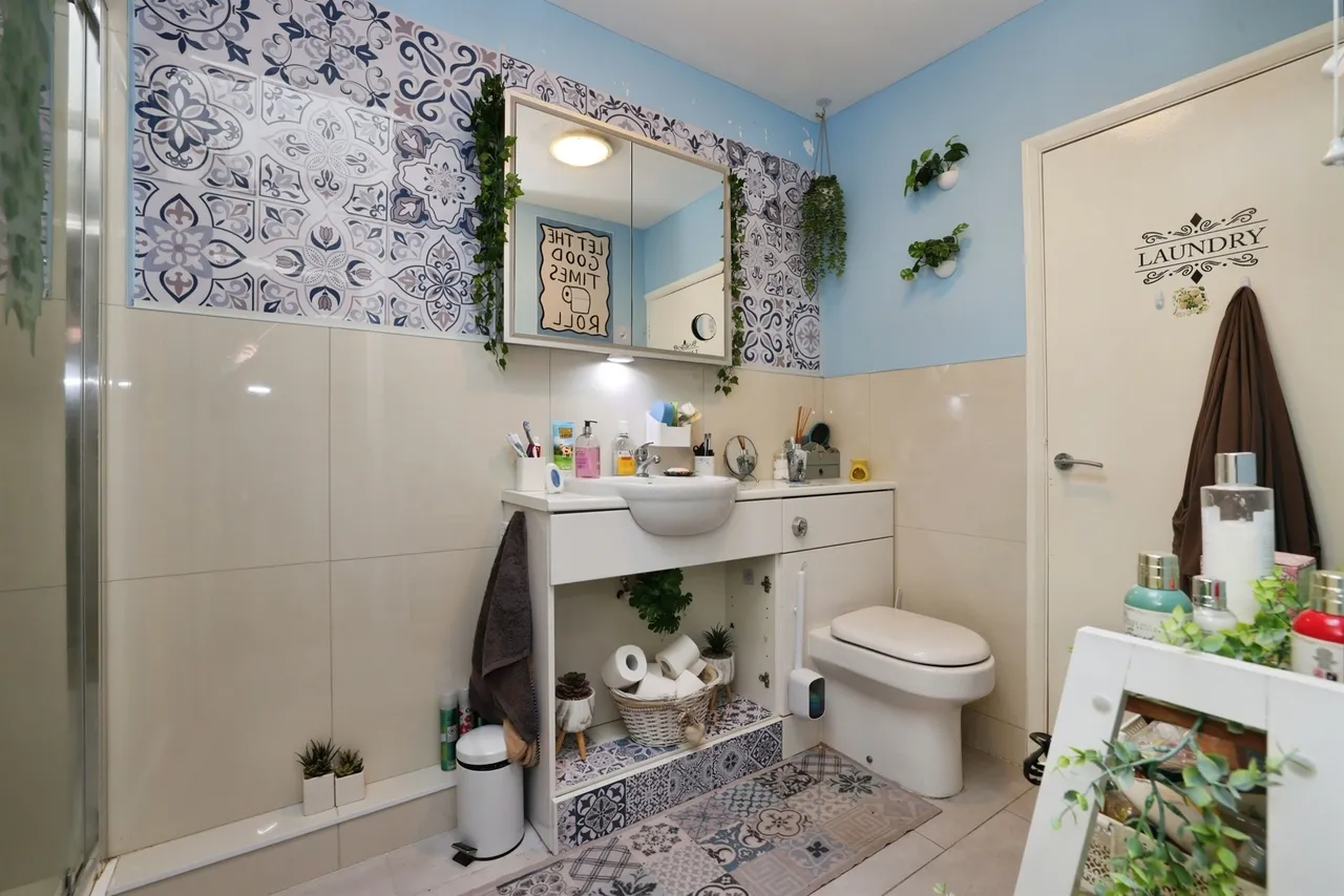 William Street, Calne, SN11, photo 11