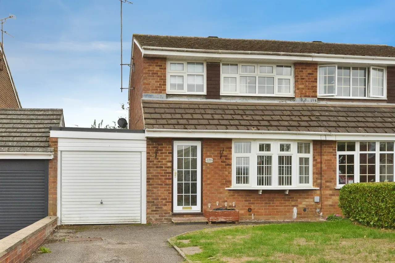 3 bed house for sale, Glebe Road, Deanshanger, MK19