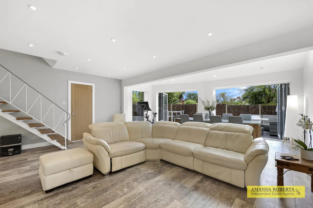 Mornington Road, London, photo 12