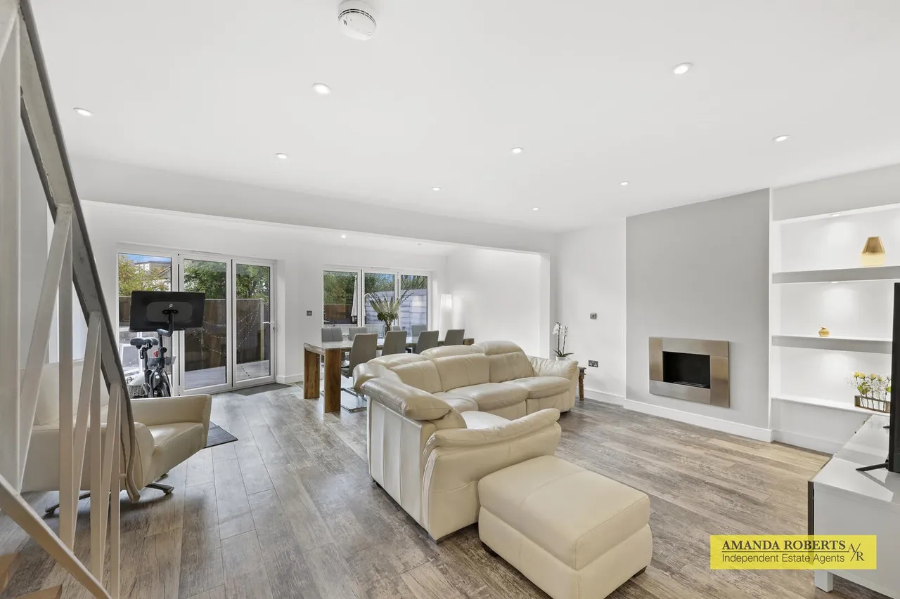 Mornington Road, London, photo 11