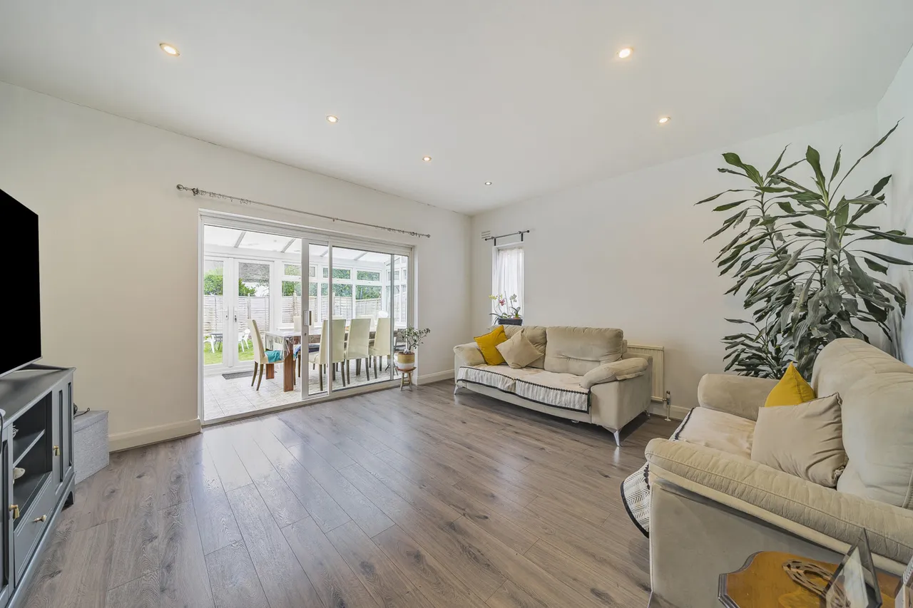 St. Thomas Drive, Pinner, HA5, photo 2