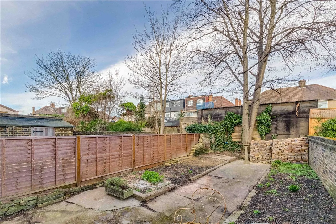 Clifford Gardens, London, NW10, photo 5