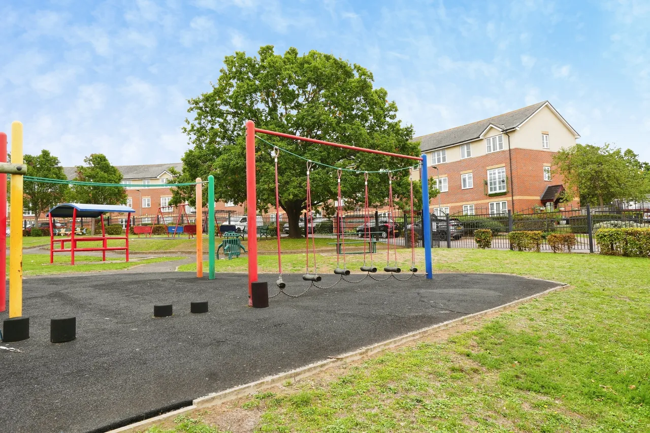 Gardeners Close, London, SE9, photo 15