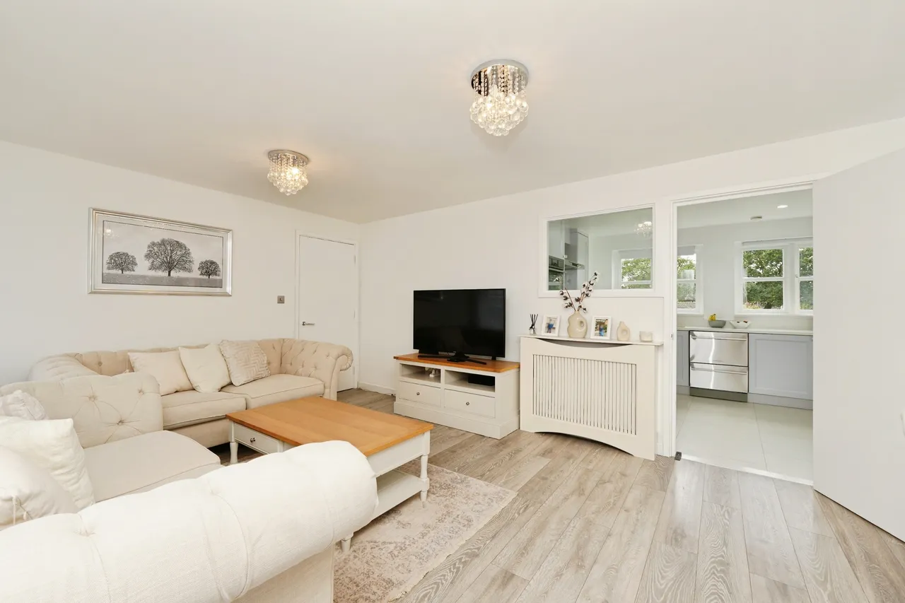 2 bed flat for sale, Gardeners Close, London, SE9