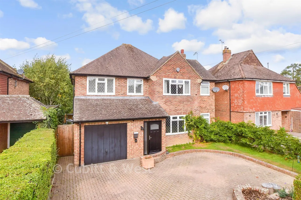 4 bed house for sale, Manor Road, East Grinstead, RH19