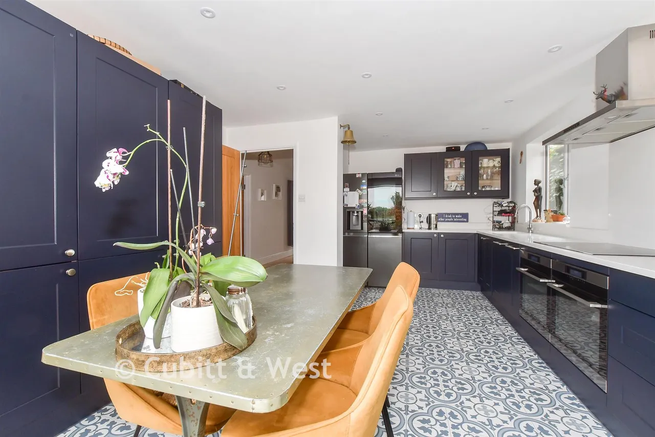 Manor Road, East Grinstead, RH19, photo 4